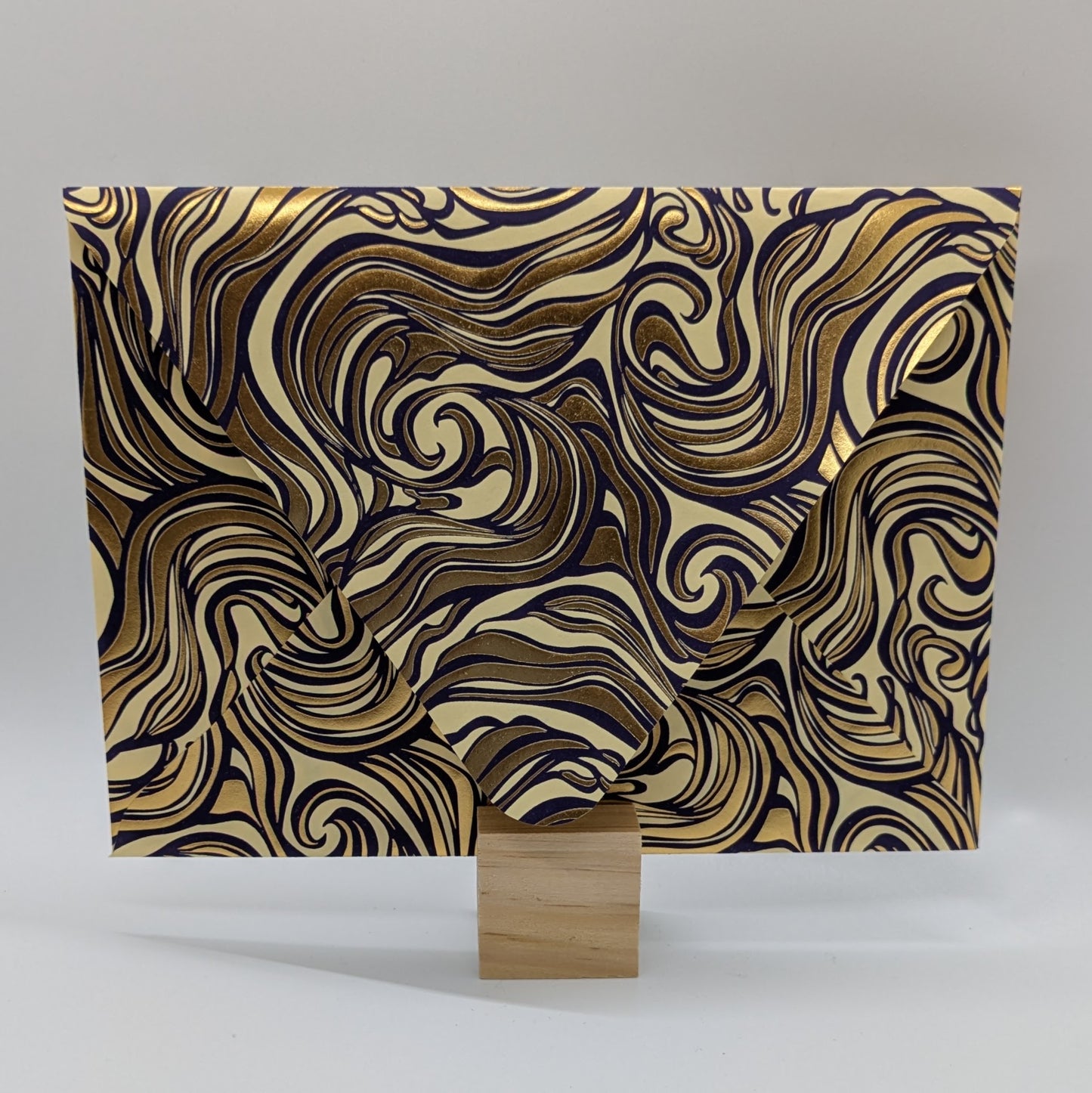 Gold Wavy Marble #10